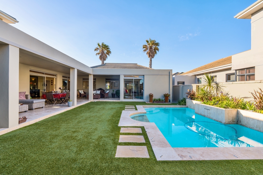 5 Bedroom Property for Sale in Sunset Links Western Cape